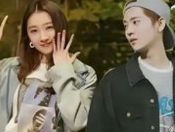 曝关晓彤先在朋友圈官宣了与鹿晗恋情：爱情背后的故事