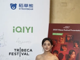 赵丽颖鎏金裙亮相纽约，