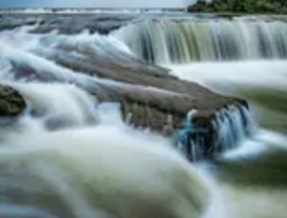 贵州黄果树瀑布换上限定金色皮肤，震撼上演视觉盛宴