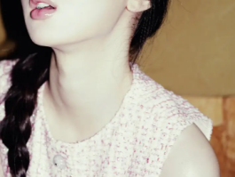 单依纯碎花背心甜美灵动，侧编麻花辫可爱温柔