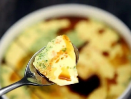 蒸鸡蛋糕的最佳时间与技巧，轻松做出滑嫩口感！