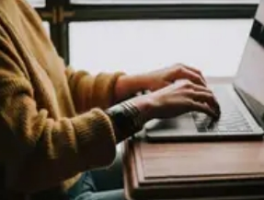 被DeepSeek“女孩变优秀计划”震撼了：一场AI驱动的认知