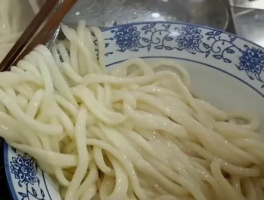 手工拉面的制作秘籍：传统技艺焕发新活力