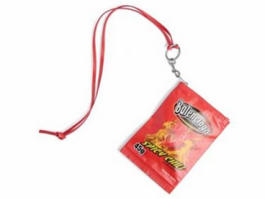 巴黎世家薯片包售价7100元引热议：奢侈品界的创新还是噱头