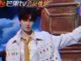 成毅回应“放一个月假上25节健身课”：自律与沉淀的双向奔赴