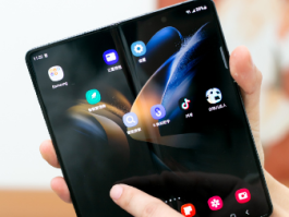 三星预告下一代折叠屏手机Galaxy Fold7