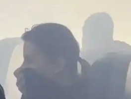 惊险一幕！美国波音客机飞行中机舱冒烟，紧急迫降引关注