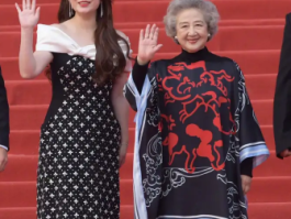 马丽北影节闭幕红毯优雅亮相，一字肩长裙演绎简约端庄之美