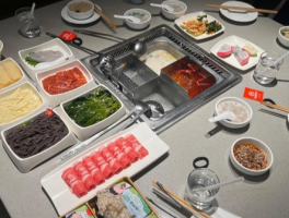 海底捞顾客拒平分赔偿金，同桌人该不该“AA制”？