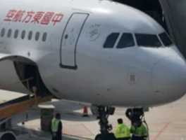 东航MU5828安全出口被乘客打开：一念之差背后的规则与代价