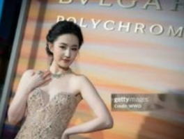 刘亦菲宝格丽晚宴造型：高定礼服与珠宝共筑仙气美学