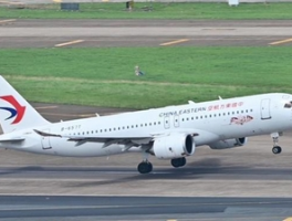 深圳机场首次迎来国产大飞机C919