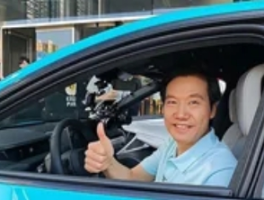 雷军把车价打下来后网友破防了：小米SU7定价背后的博弈