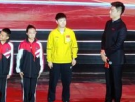 孙颖莎当颁奖嘉宾了：一场跨越赛场的“冠军传承”仪式