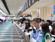 “五一”假期 珠海各口岸持续迎来跨境出游高峰