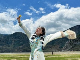 男生用镜头记录下女友5年的蜕变：爱情与成长的动人故事