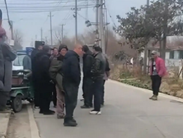 女司机进村送货被强索5000元过路费，乡村路霸何时休？